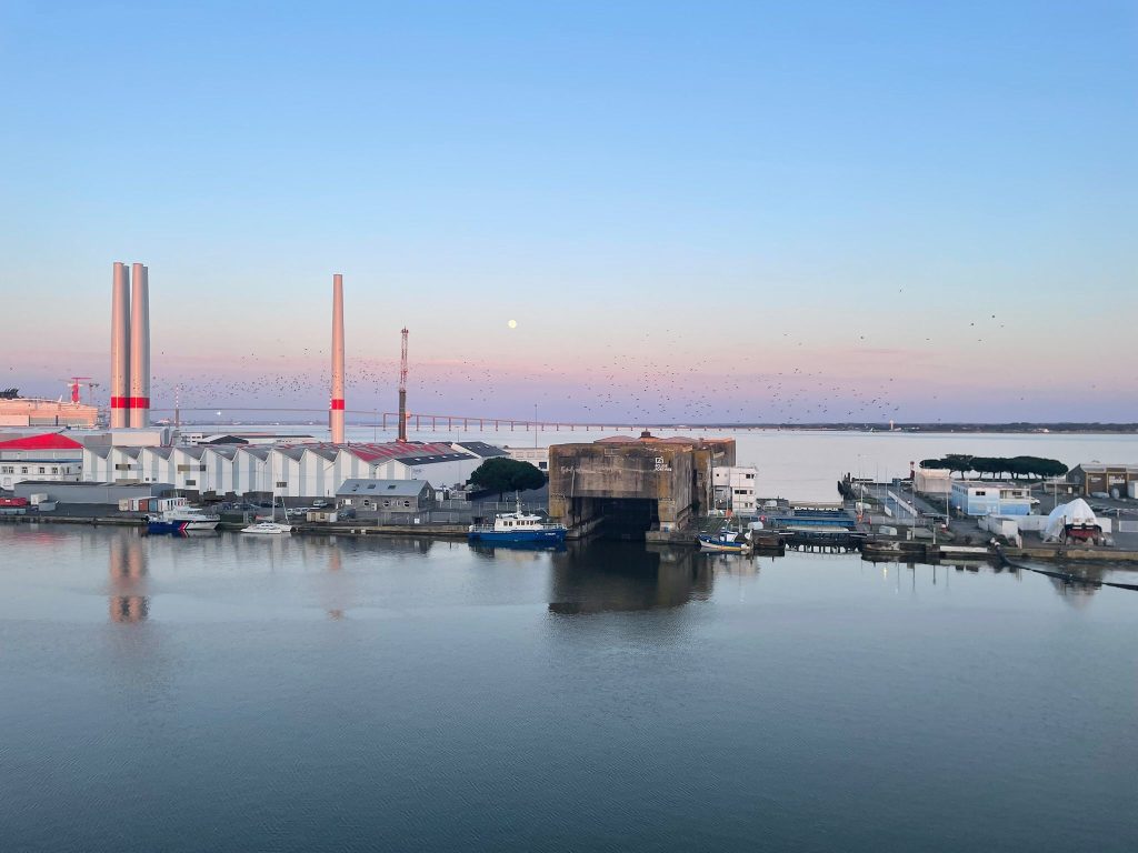 Saint-Nazaire : vue du pont depuis le toit de la base sous-marine